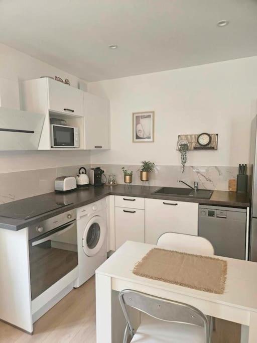 "La Tour", Logement Cosy, Au Calme Vertrieu ภายนอก รูปภาพ