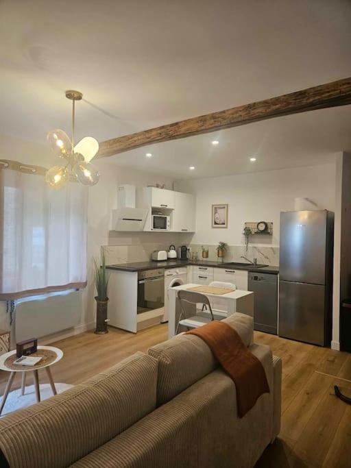 "La Tour", Logement Cosy, Au Calme Vertrieu ภายนอก รูปภาพ